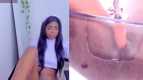 Snapshot of zoeethompson_cm chatting on January 8, 10:16 pm online show from January 8, 10:16 pm