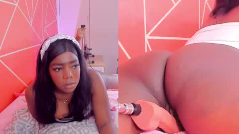 Snapshot of zoeethompson_cm chatting on January 10, 10:36 pm online show from January 10, 10:36 pm