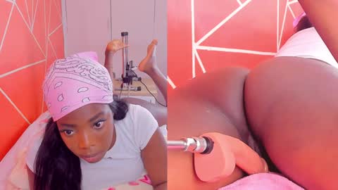 Snapshot of zoeethompson_cm chatting on February 4, 1:13 am online show from February 4, 1:13 am