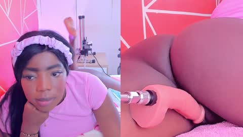 Snapshot of zoeethompson_cm chatting on February 7, 7:06 pm online show from February 7, 7:06 pm