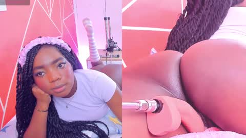 Snapshot of zoeethompson_cm chatting on March 6, 5:22 pm online show from March 6, 5:22 pm