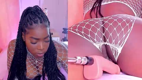 Snapshot of zoeethompson_cm chatting on March 29, 10:37 am online show from March 29, 10:37 am