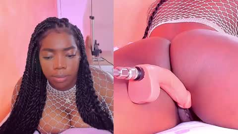 Snapshot of zoeethompson_cm chatting on April 11, 10:52 am online show from April 11, 10:52 am