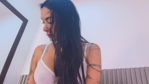 Snapshot of zoeettaylor_ chatting on June 3, 8:47 pm ZOEET online show from June 3, 8:47 pm