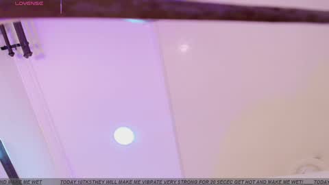 Snapshot of zoeettaylor_ chatting on June 6, 7:29 pm ZOEET online show from June 6, 7:29 pm