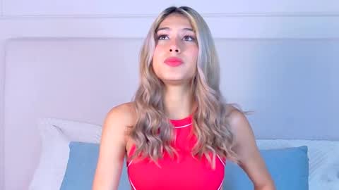 Snapshot of zoehangel chatting on September 29, 11:15 am Zoe online show from September 29, 11:15 am