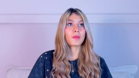 Snapshot of zoehangel chatting on October 6, 11:18 am Zoe online show from October 6, 11:18 am