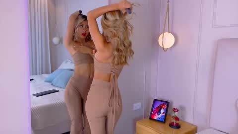 Snapshot of zoehangel chatting on October 21, 11:11 am Zoe online show from October 21, 11:11 am