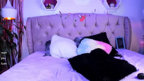 Zoe online show from December 3, 6:28 pm