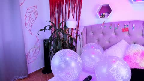 Zoe online show from December 8, 5:55 pm
