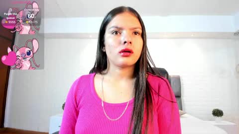 Snapshot of zoelinss_ chatting on June 7, 11:25 am Zoelinss online show from June 7, 11:25 am
