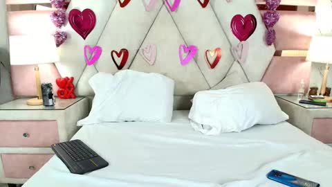 Snapshot of zoelucas chatting on September 24, 7:17 pm zoelucas online show from September 24, 7:17 pm