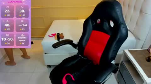 zoemartins1 online show from July 28, 12:12 pm