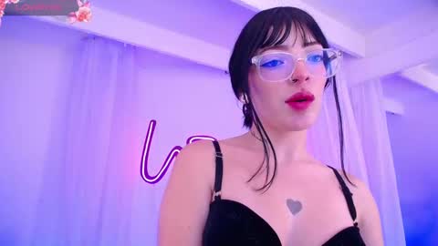 Snapshot of zoeroux_ chatting on October 22, 10:42 pm Zoe online show from October 22, 10:42 pm