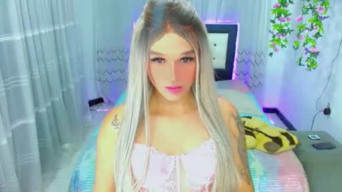 zoeschmmit online show from June 5, 11:43 pm