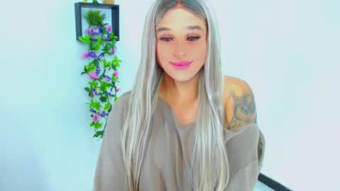 zoeschmmit online show from July 2, 12:32 am