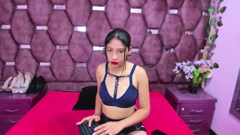 Snapshot of zoesmiitt chatting on May 27, 12:24 pm zoesmiitt online show from May 27, 12:24 pm