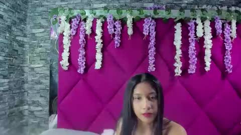 Snapshot of zoesmiitt chatting on May 28, 1:52 pm zoesmiitt online show from May 28, 1:52 pm