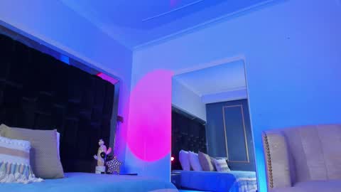 zoevidal_ online show from March 10, 11:53 am