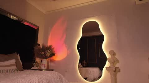 zoevidal_ online show from October 17, 11:57 am