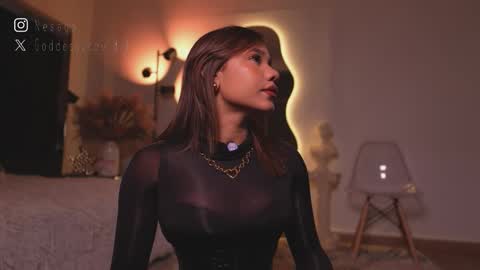 zoevidal_ online show from March 28, 12:16 pm