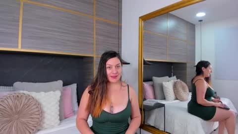 Snapshot of zoevold chatting on November 30, 1:04 pm ZOE online show from November 30, 1:04 pm