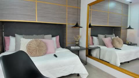 Snapshot of zoevold chatting on December 3, 11:08 am ZOE online show from December 3, 11:08 am