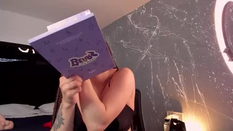 Snapshot of zoewestt chatting on October 4, 1:20 pm Zoe online show from October 4, 1:20 pm