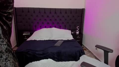 Snapshot of zoewestt chatting on November 28, 1:47 pm Zoe online show from November 28, 1:47 pm