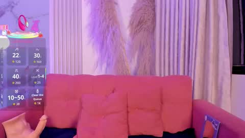 Snapshot of zoewestt chatting on December 14, 5:02 am Zoe online show from December 14, 5:02 am