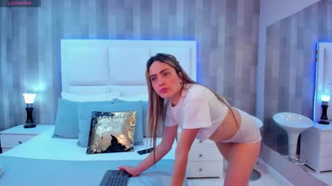 Snapshot of zoewilliis chatting on October 8, 1:09 pm ZoeWilliis online show from October 8, 1:09 pm