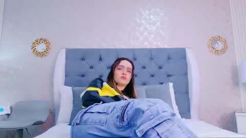 ZoeWilliis online show from June 13, 11:08 am