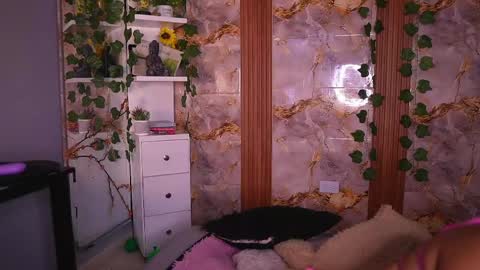 Snapshot of zoey_fox_ chatting on May 3, 2:17 am zoey fox online show from May 3, 2:17 am