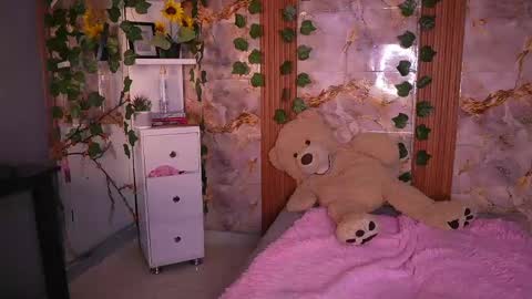 Snapshot of zoey_fox_ chatting on May 21, 1:34 am zoey fox online show from May 21, 1:34 am