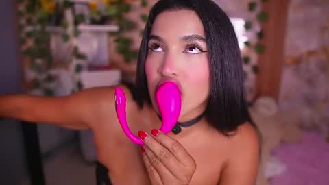 Snapshot of zoey_fox_ chatting on June 10, 1:06 am zoey fox online show from June 10, 1:06 am