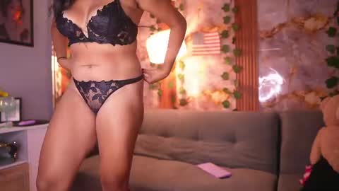Snapshot of zoey_fox_ chatting on August 2, 1:37 am zoey fox online show from August 2, 1:37 am
