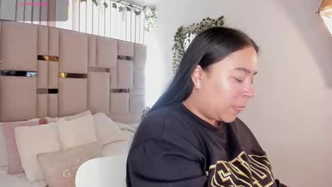 zoey thommpson online show from January 11, 1:27 pm