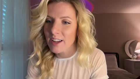 Zoeydanner online show from December 2, 7:16 pm