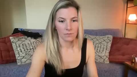 Zoeydanner online show from March 12, 7:53 pm