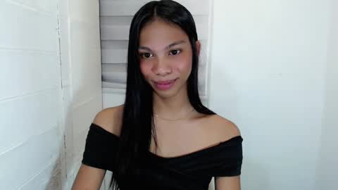 Snapshot of zoeygorgeous19 chatting on February 22, 1:24 pm zoey online show from February 22, 1:24 pm