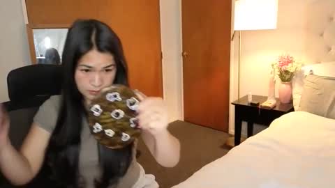 zoeyjohnson24 online show from April 8, 11:10 am