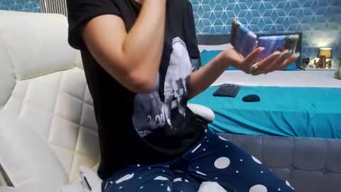 Zoey online show from October 3, 1:19 pm