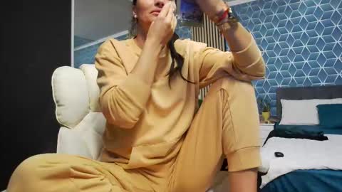 Zoey online show from November 4, 5:12 pm