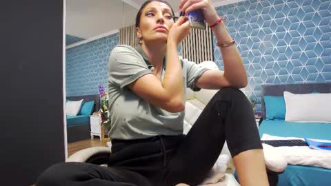 Zoey online show from November 6, 6:09 pm