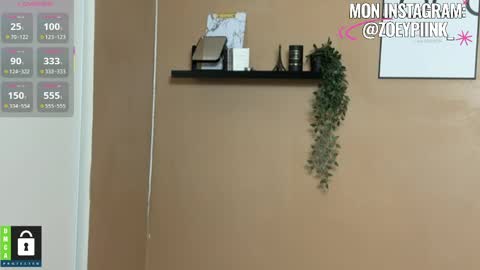 zoeypinkk online show from March 27, 5:57 am