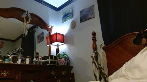 Snapshot of zoeyportland chatting on March 16, 5:44 am Zoey Portland online show from March 16, 5:44 am