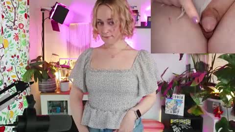 Snapshot of zoeyryan chatting on November 15, 6:48 pm Zoey Ryan online show from November 15, 6:48 pm