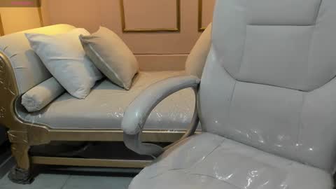 Snapshot of zoeysnow chatting on November 28, 12:08 pm Z O E online show from November 28, 12:08 pm