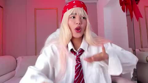 Snapshot of zoeysnow chatting on December 15, 12:09 pm Z O E online show from December 15, 12:09 pm