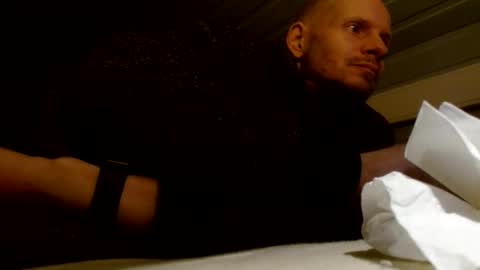 Snapshot of zolexthomas chatting on December 6, 5:33 pm zolexthomas online show from December 6, 5:33 pm